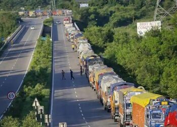 Srinagar-Jammu highway shut for fourth straight day