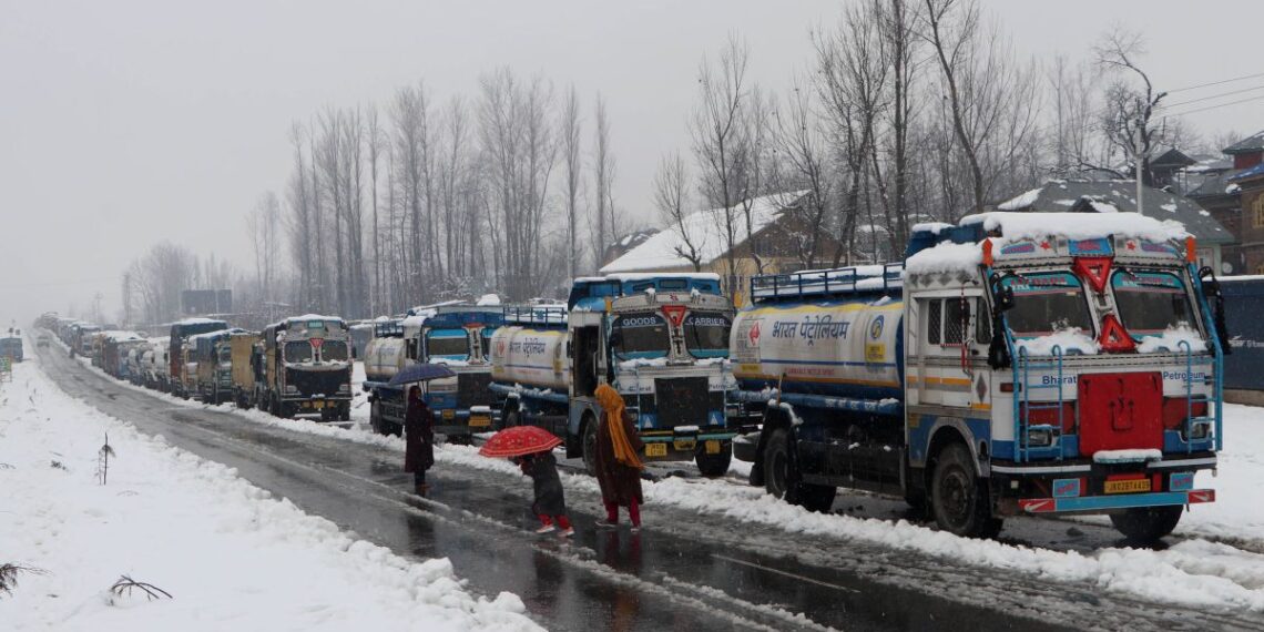Srinagar-Jammu National Highway closed