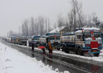 Srinagar-Jammu National Highway closed