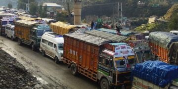 Heavy Rain, Shooting Stones Halt Traffic on Jammu-Srinagar National Highway