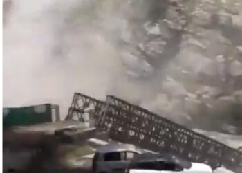 Himachal bridge hit by boulders rolling down hill, 9 tourists dead