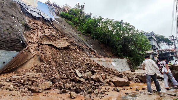 7 Kashmir workers feared dead in Himachal landslide, rescue on