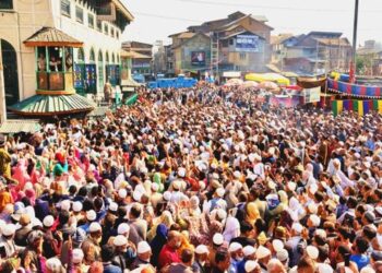 Holy Relic of Sufi Saint Sheikh Syed Abdul Qadir Jeelani (RA) Displayed During Urs at Khanyar, Srinagar