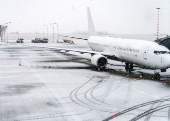 37 flights cancelled, Sgr-Jmu highway closed, snowing continues in Kashmir