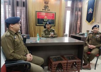 IGP Jammu Zone Reviews Security In Sub Division Akhnoor, holds detailed discussion with GOC 10 Division Akhnoor