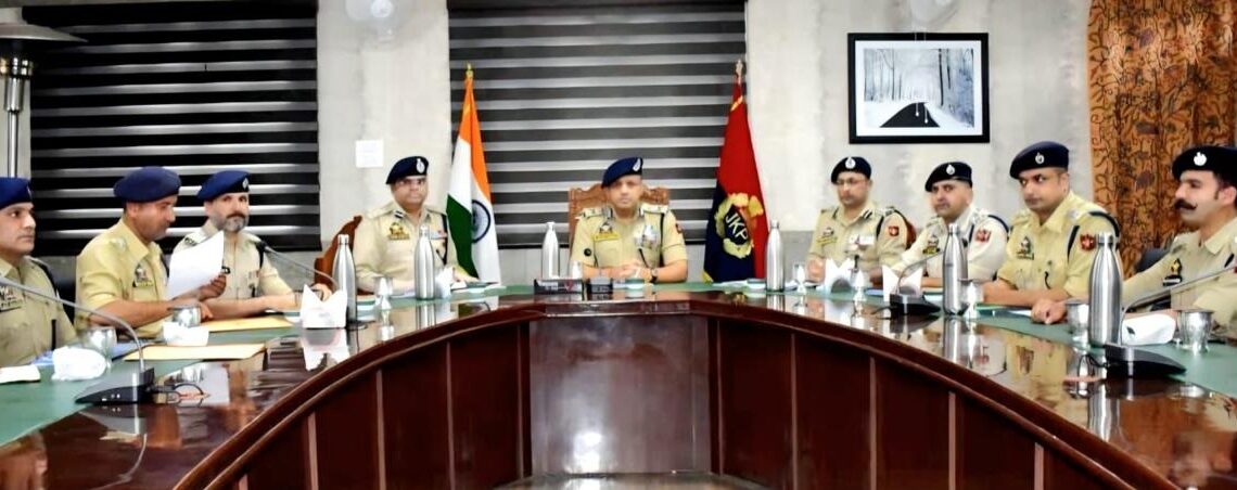 IGP Kashmir Reviews Security, Law & Order and Crime Scenario in District Bandipora