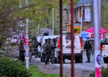 3 CRPF men killed, 2 injured in militant attack in north Kashmir