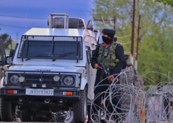 3 CRPF men killed, 2 injured in militant attack in north Kashmir