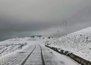 Snow blankets Razdan Pass, hailstorm hits Kashmir plains