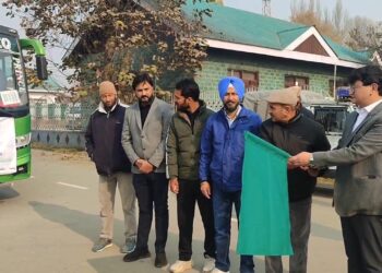 DC Baramulla Flags Off Exposure Visit of 60 Progressive Farmers to Zawoora, Srinagar Under MIDH–TSP