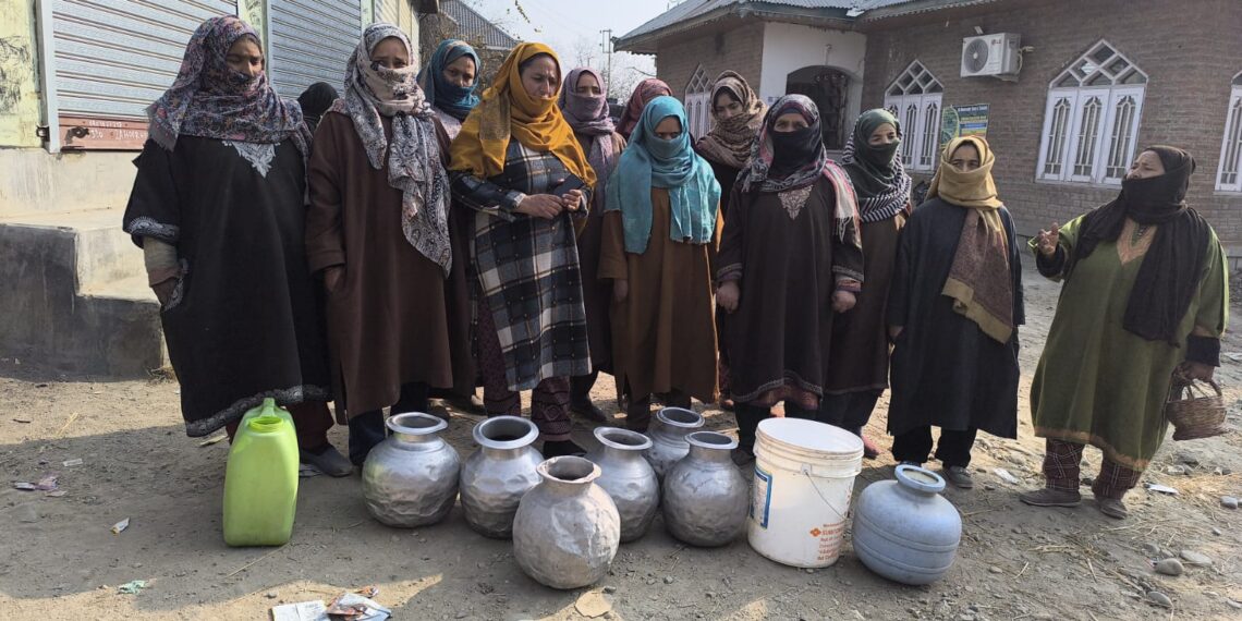 Kutpora Residents Protest Two-Month Drinking Water Crisis