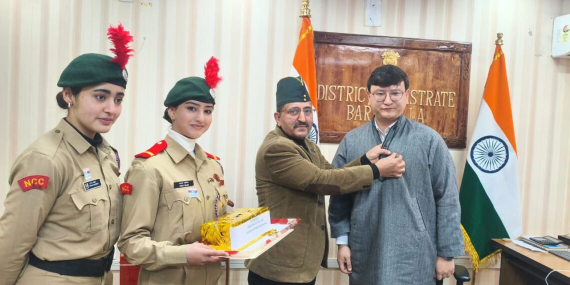 DC Baramulla leads Observence of Armed Forces Flag Day in District