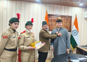 DC Baramulla leads Observence of Armed Forces Flag Day in District 