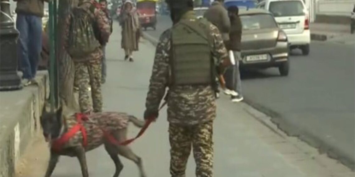 *CRPF tightens security near Dal Lake ahead of Republic Day*