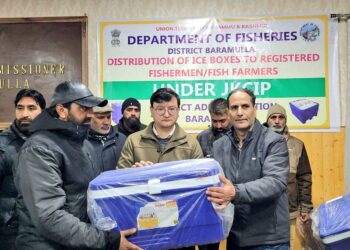 DC Baramulla Distributes Ice Boxes Among Fishermen to Improve Fish Storage, Quality, and Market Access