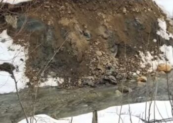 Landslide Damages Two Houses in Sheikhpora, Kreeri