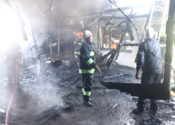*Fire Partially Damages Two Residential Houses in Srinagar’s Padshahi Bagh Area*