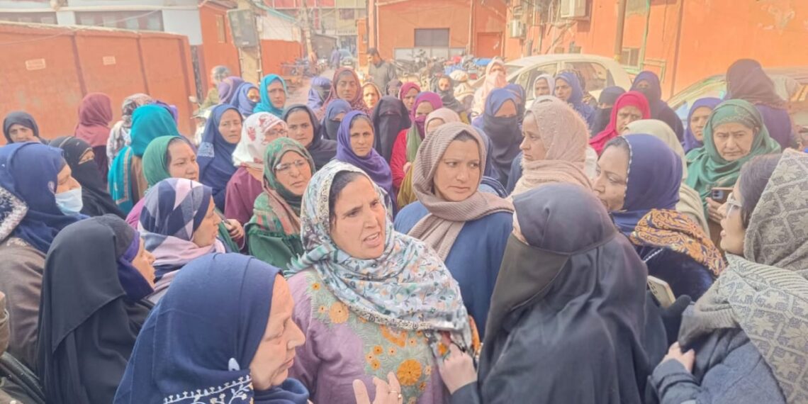 *ASHA Workers Protest in Srinagar, Seek Implementation of Minimum Wages Act*