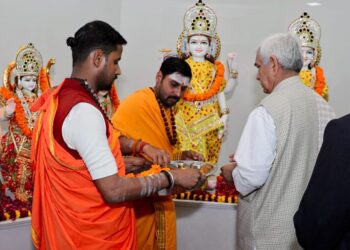 Lieutenant Governor attended Mahayagya and Prana-Pratishtha ceremony at Shri Lakshminarayan Temple at Bankatashiv in Deoria, Uttar Pradesh