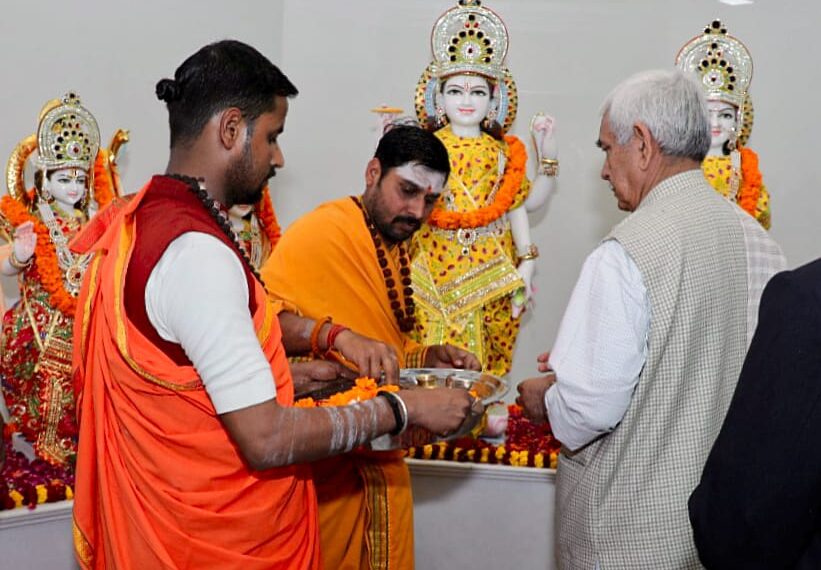 Lieutenant Governor attended Mahayagya and Prana-Pratishtha ceremony at Shri Lakshminarayan Temple at Bankatashiv in Deoria, Uttar Pradesh