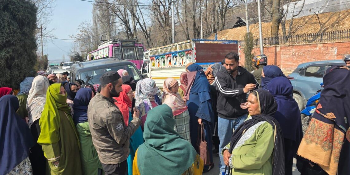 *ASHA Workers Stage Protest in Bandipora, Seek Release of Pending Wages, Allege Administrative Apathy*