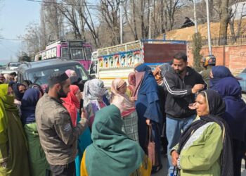 *ASHA Workers Stage Protest in Bandipora, Seek Release of Pending Wages, Allege Administrative Apathy*