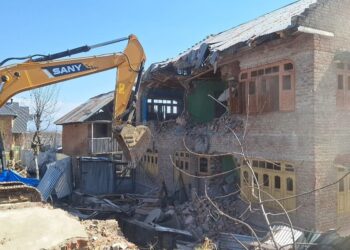 *Anti-Encroachment Drive Along NH-444 in Kulgam: Illegal Structures, Including Residential House, Demolished*