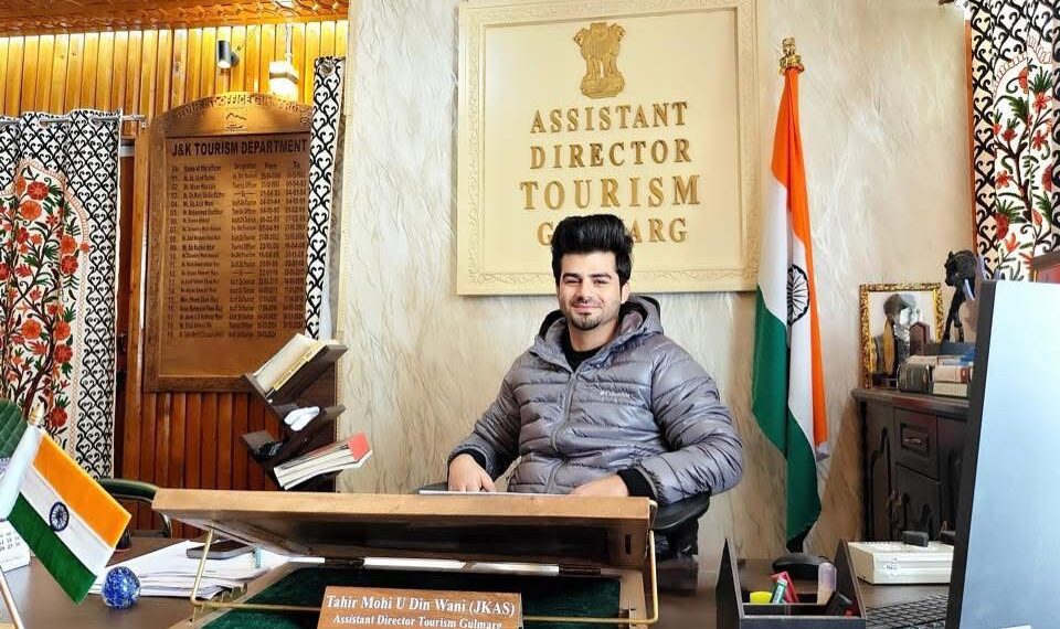 AD Tourism Gulmarg Initiates Streamlining of Tourist Guide Licensing System