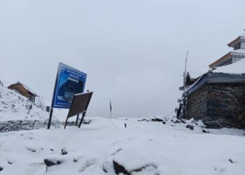 *Mughal Road Closed After Fresh Snowfall At Pir Ki Gali*