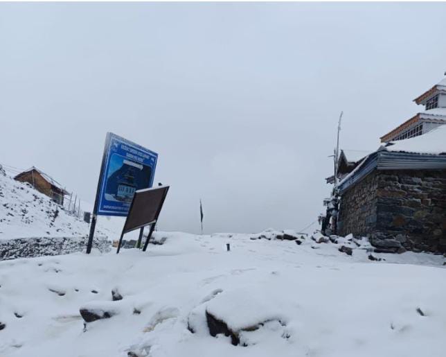 *Mughal Road Closed After Fresh Snowfall At Pir Ki Gali*