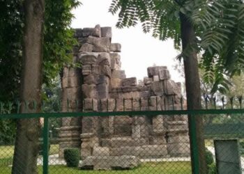 Pandav Park, Parihaspora Sites Closed on Eid; Visitors Disappointed
