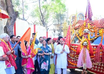 Lieutenant Governor flags off Shri Mata Vaishno Devi Ji Pracheen Marg Pavitra Chhari Yatra at Kol Kandoli Temple in Nagrota