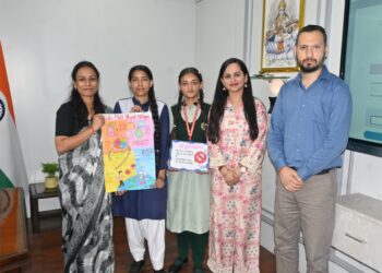 Director Information felicitates Winners of ‘Talent Vista-Poster Making, Slogan Writing Competition on Nasha Mukt Abhiyaan’ at Jammu