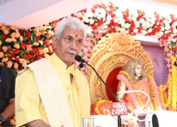 LG Sinha urges Students, Teachers to contribute to Nation-Building