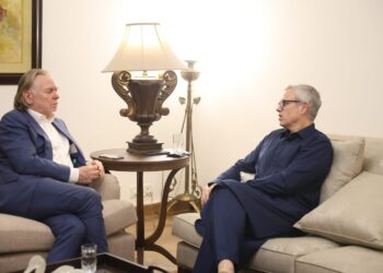 Australian High Commissioner calls on CM Omar Abdullah; discusses cooperation in agriculture, allied sectors