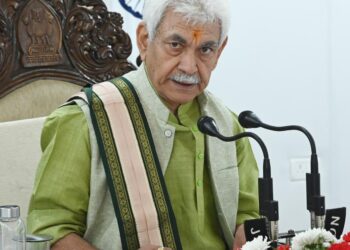 LG Sinha chairs meeting with DCs, SSPs of Jammu Division