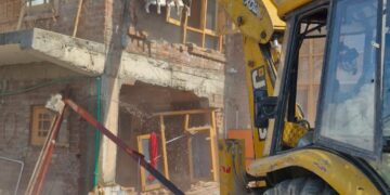 Police Demolish Illegal Residential Structure of Notorious Drug Peddler Worth Rs 2 Crore in Srinagar
