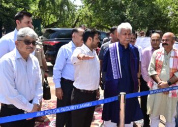 LG Sinha visits Mubarak Mandi Heritage Complex, Reviews progress of ongoing projects