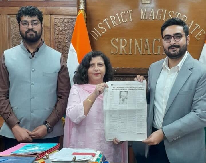 DC Srinagar Lauds Responsible Journalism During Meeting with ‘The Chancellor’ Editor-in-Chief