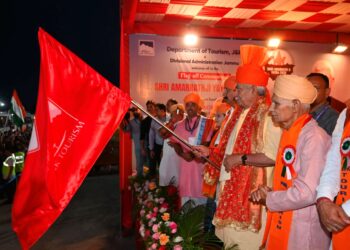 LG Sinha flags-off first batch of Amarnath Yatra Pilgrims to the holy abode of Baba Barfani