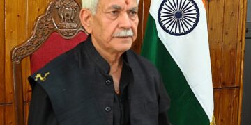 LG Sinha Reviews Management of Amarnath Yatra; Appeals to Pilgrims to Travel Only After Obtaining Valid Registration