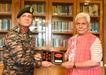 Chief of Army Staff calls on LG Manoj Sinha 