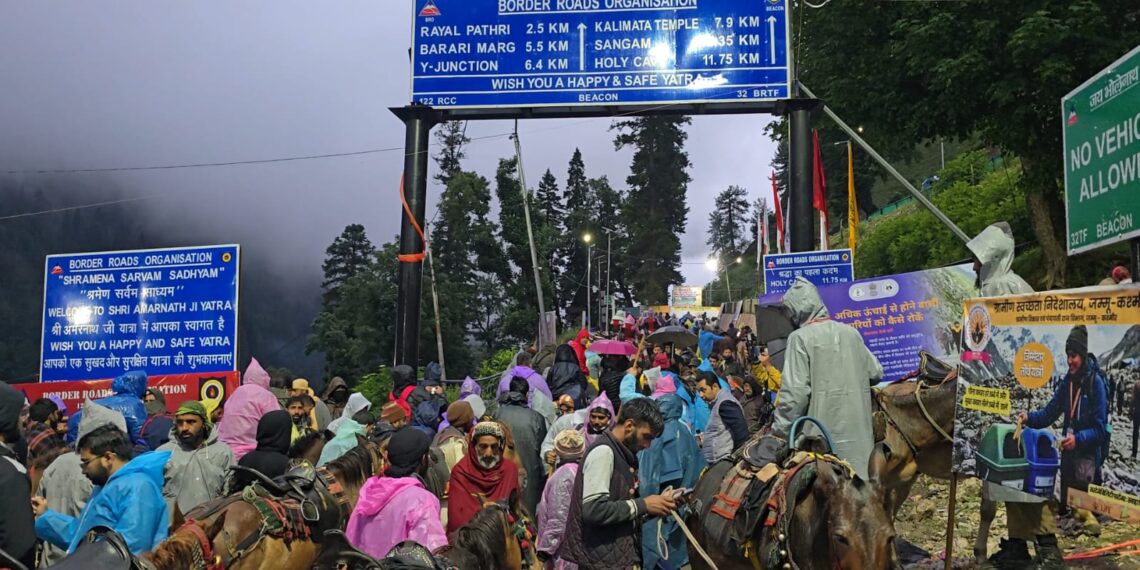 Amarnath Yatra Sets New Historic Record: Over 3 Lakh Pilgrims Perform Darshan in 12 Days
