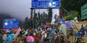 Amarnath Yatra Sets New Historic Record: Over 3 Lakh Pilgrims Perform Darshan in 12 Days