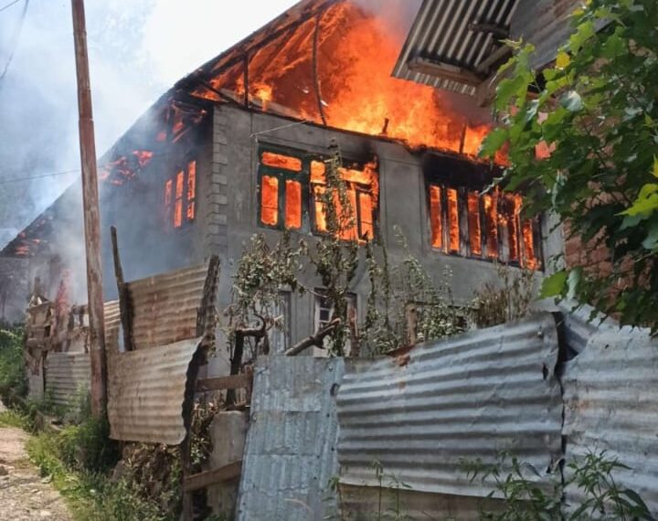 Fire Engulfs Residential House in Ganderbal’s Gutlibagh