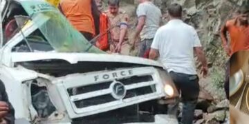 Several Injured As Shooting Stone Hits Tempo On Jammu-Srinagar Highway At Ramsoo