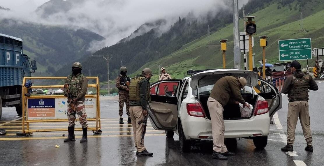 Over 100 Suspected OGWs Detained in Ganderbal During District-Wide Police Raids