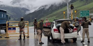 Over 100 Suspected OGWs Detained in Ganderbal During District-Wide Police Raids