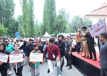 LG Sinha Flags Off Reading Marathon at Dal Lake, Srinagar