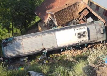 39 Amarnath Yatra Pilgrims Injured in Ganderbal Bus Accident; LG Sinha Reviews Situation